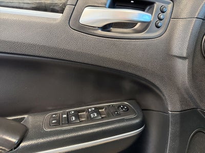 2018 Chrysler 300 Limited AWD w/ Nav & Panorama Roof