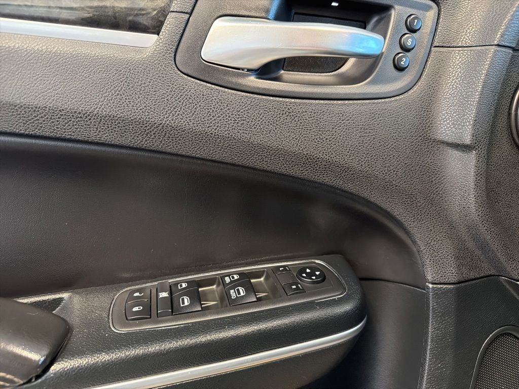 2018 Chrysler 300 Limited AWD w/ Nav & Panorama Roof