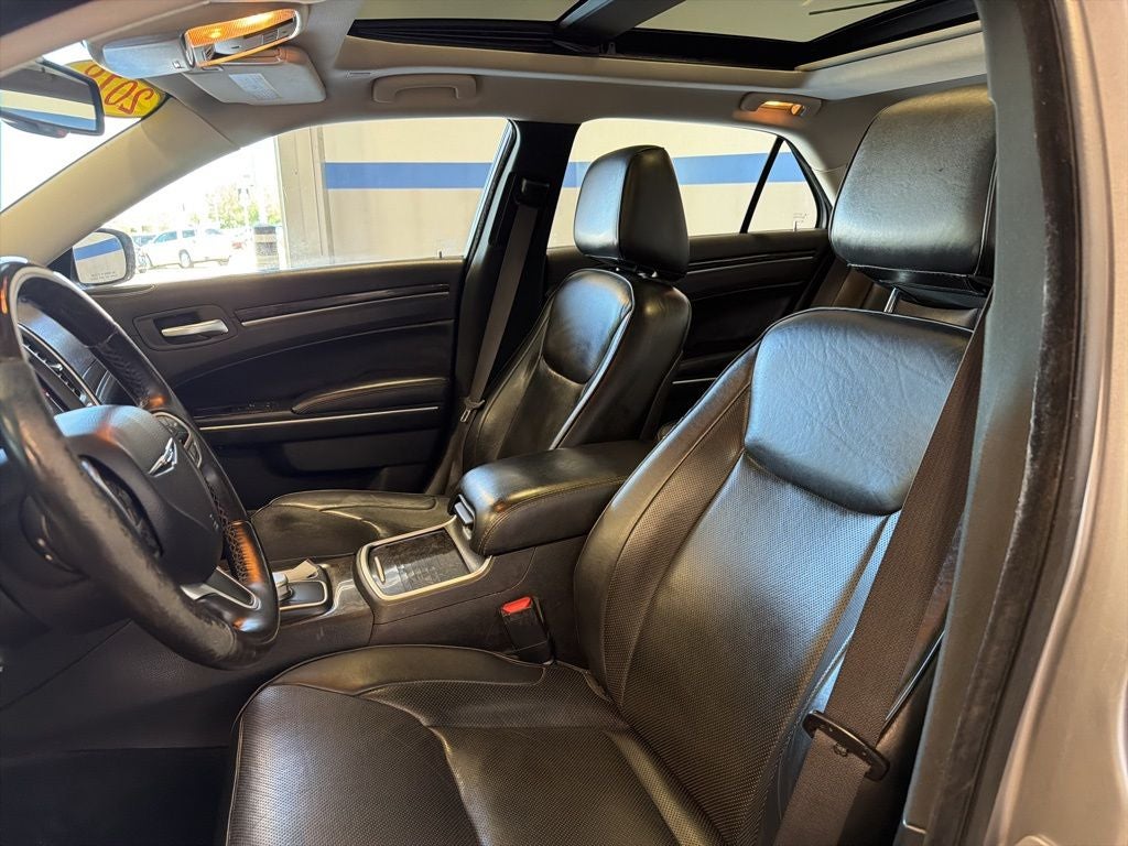 2018 Chrysler 300 Limited AWD w/ Nav & Panorama Roof