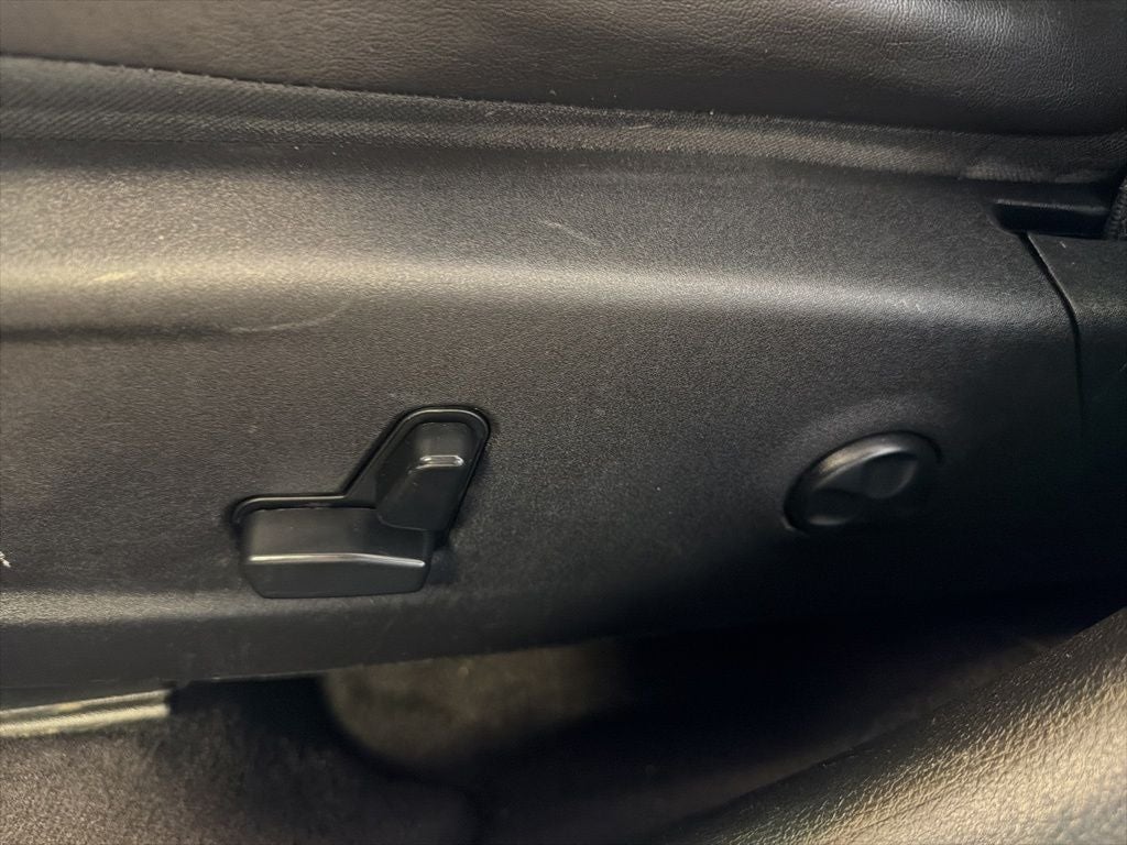 2018 Chrysler 300 Limited AWD w/ Nav & Panorama Roof