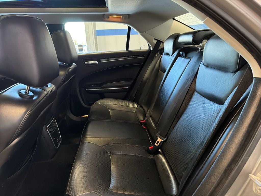 2018 Chrysler 300 Limited AWD w/ Nav & Panorama Roof