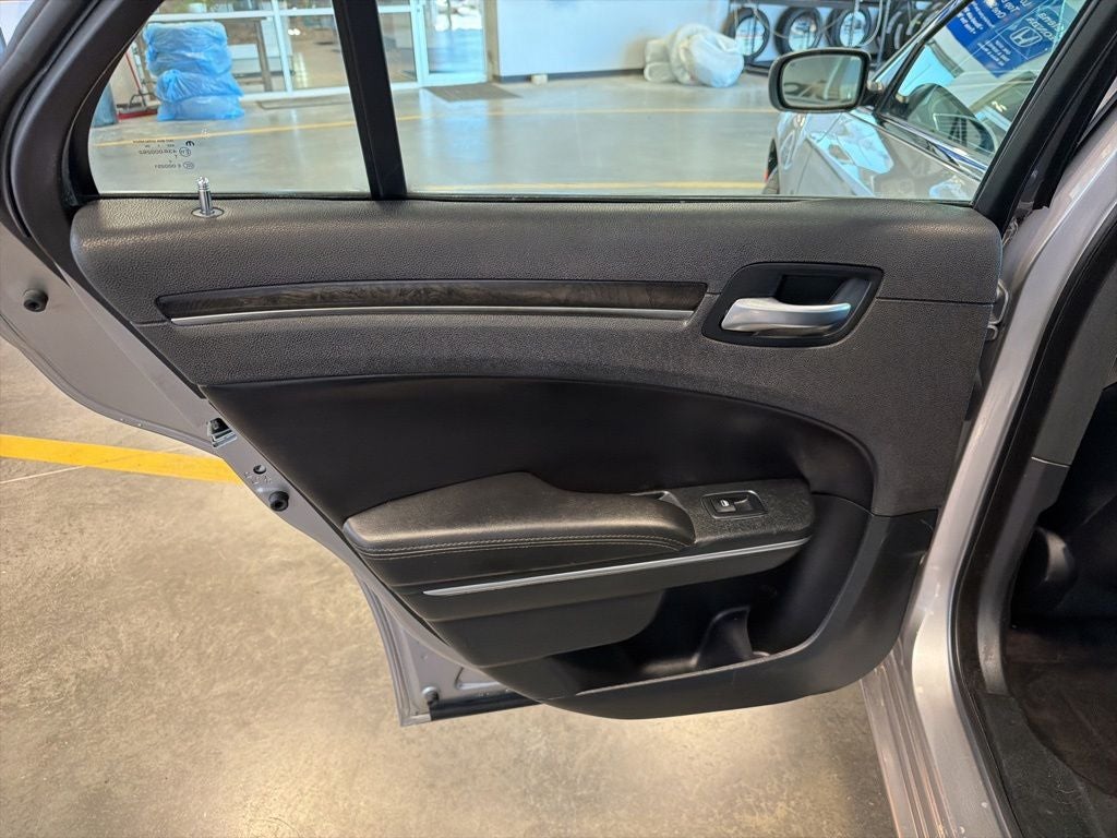 2018 Chrysler 300 Limited AWD w/ Nav & Panorama Roof