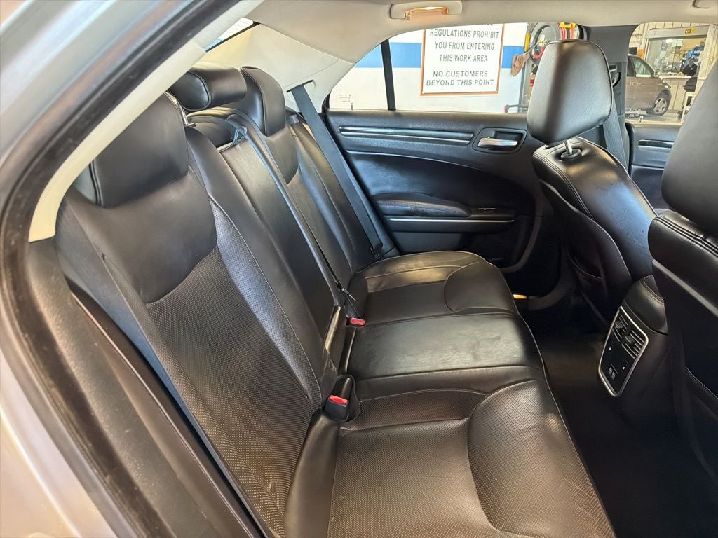 2018 Chrysler 300 Limited AWD w/ Nav & Panorama Roof