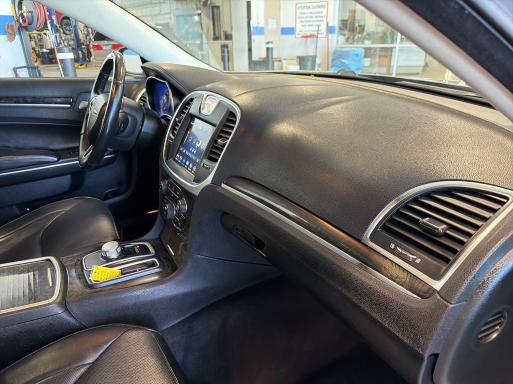 2018 Chrysler 300 Limited AWD w/ Nav & Panorama Roof