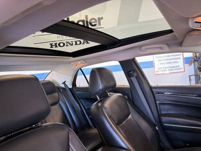 2018 Chrysler 300 Limited AWD w/ Nav & Panorama Roof
