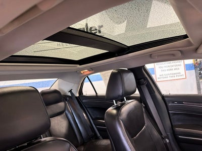 2018 Chrysler 300 Limited AWD w/ Nav & Panorama Roof