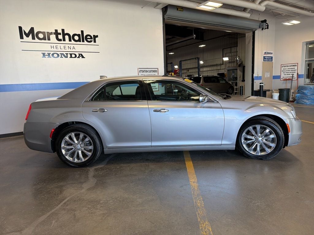 2018 Chrysler 300 Limited AWD w/ Nav & Panorama Roof