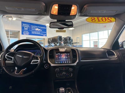 2018 Chrysler 300 Limited AWD w/ Nav & Panorama Roof