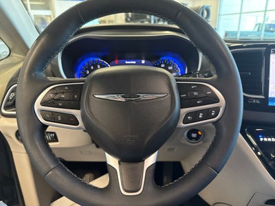 2024 Chrysler Pacifica Touring L w/ Adaptive Cruise