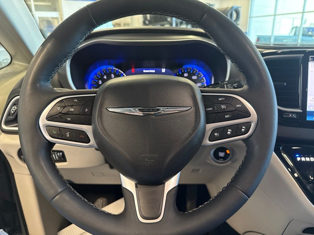 2024 Chrysler Pacifica Touring L w/ Adaptive Cruise