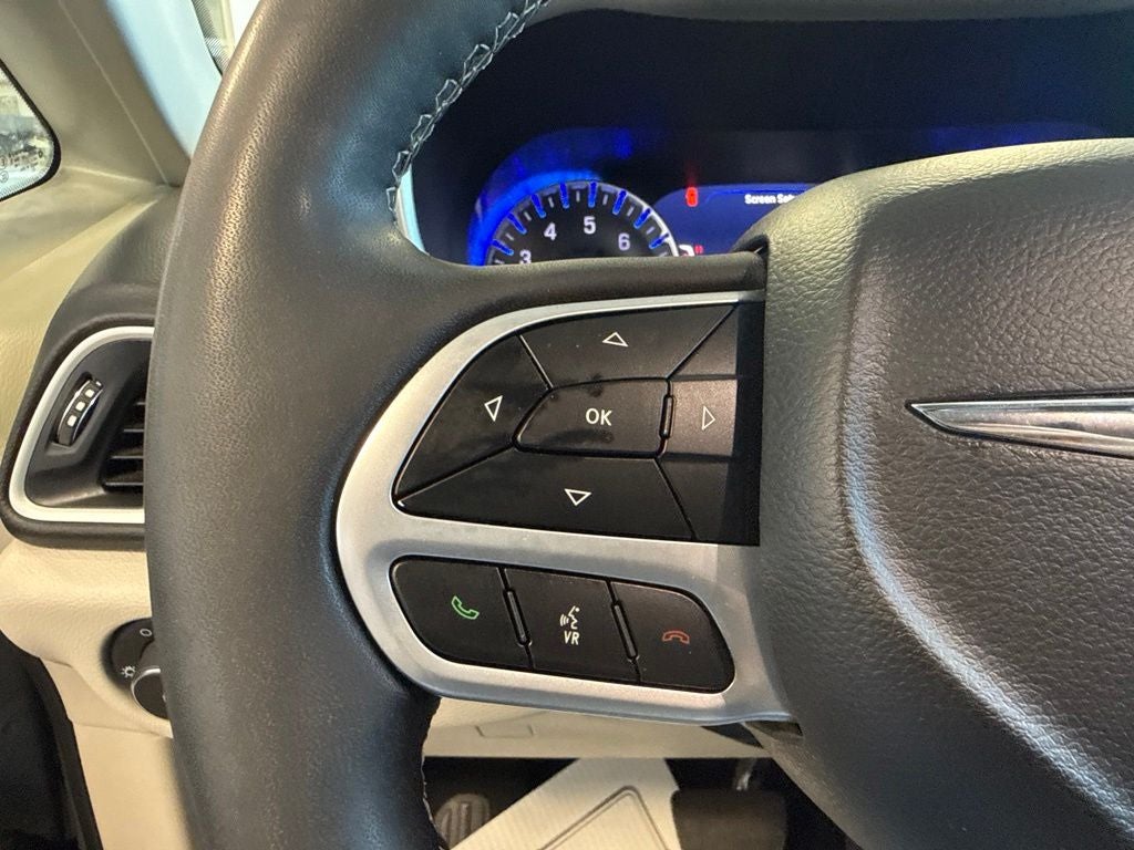2024 Chrysler Pacifica Touring L w/ Adaptive Cruise
