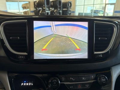 2024 Chrysler Pacifica Touring L w/ Adaptive Cruise