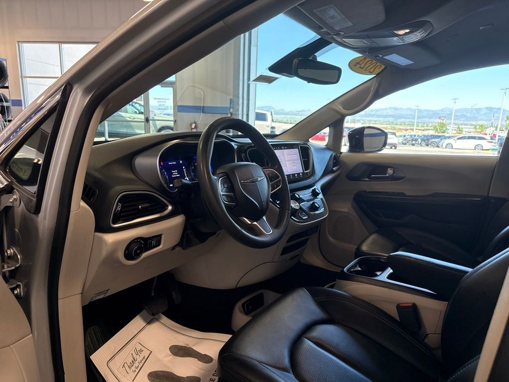 2024 Chrysler Pacifica Touring L w/ Adaptive Cruise