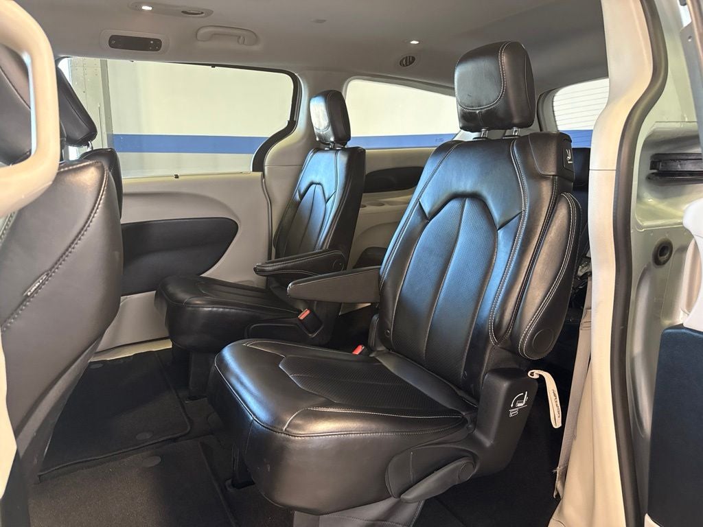 2024 Chrysler Pacifica Touring L w/ Adaptive Cruise