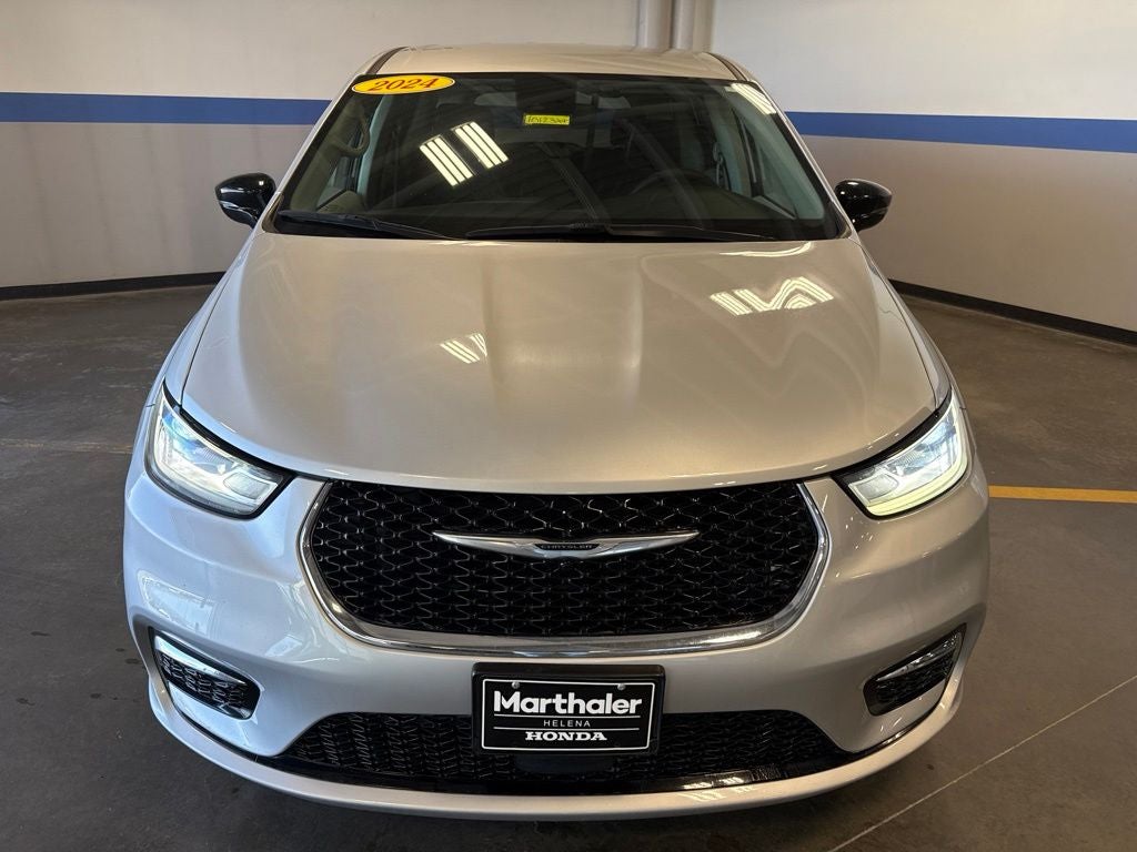 2024 Chrysler Pacifica Touring L w/ Adaptive Cruise