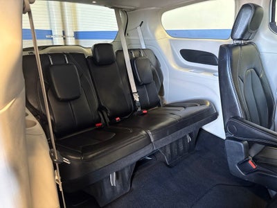 2024 Chrysler Pacifica Touring L w/ Adaptive Cruise