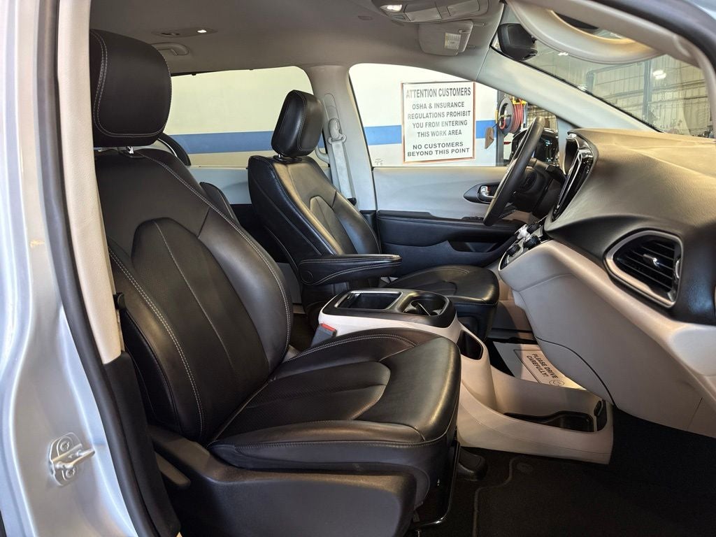 2024 Chrysler Pacifica Touring L w/ Adaptive Cruise