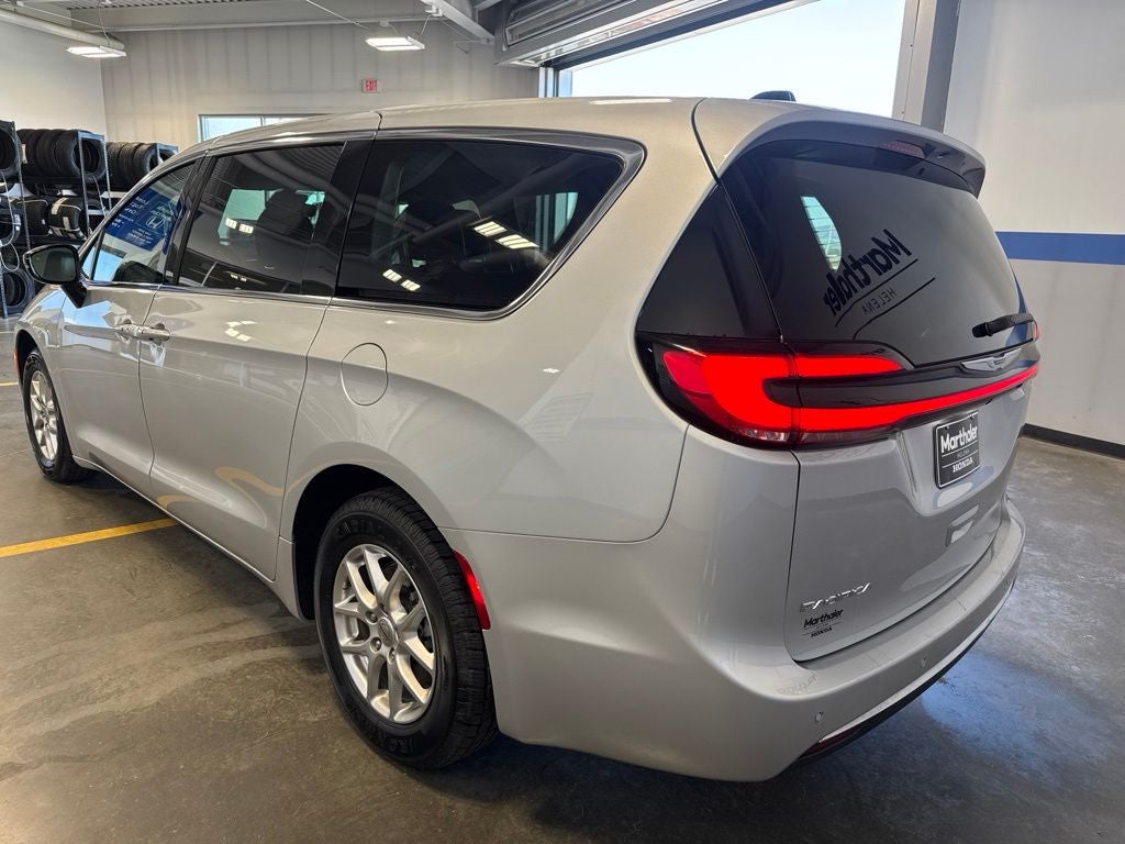 2024 Chrysler Pacifica Touring L w/ Adaptive Cruise