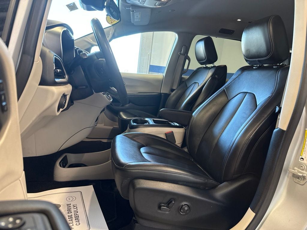 2024 Chrysler Pacifica Touring L w/ Adaptive Cruise