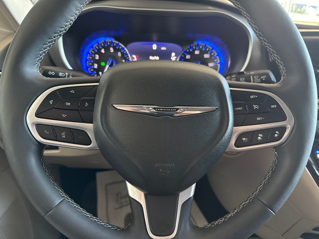 2024 Chrysler Pacifica Touring L 27L w/ Adaptive Cruise