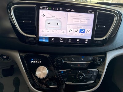 2024 Chrysler Pacifica Touring L 27L w/ Adaptive Cruise