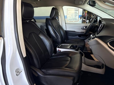2024 Chrysler Pacifica Touring L 27L w/ Adaptive Cruise