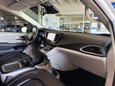 2024 Chrysler Pacifica Touring L 27L w/ Adaptive Cruise