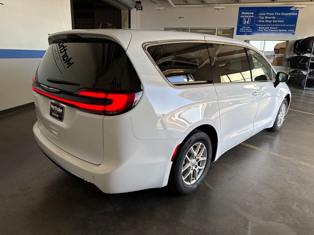 2024 Chrysler Pacifica Touring L 27L w/ Adaptive Cruise
