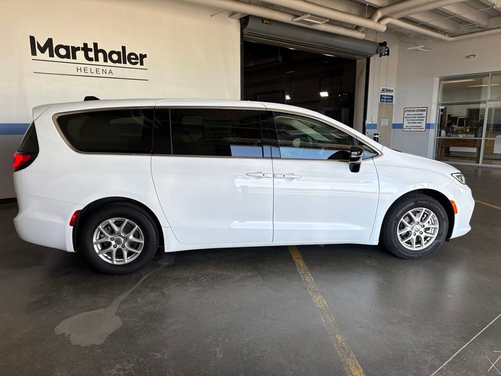 2024 Chrysler Pacifica Touring L 27L w/ Adaptive Cruise