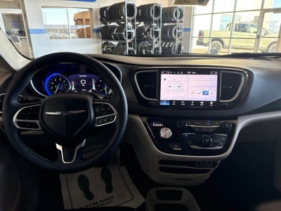 2024 Chrysler Pacifica Touring L 27L w/ Adaptive Cruise