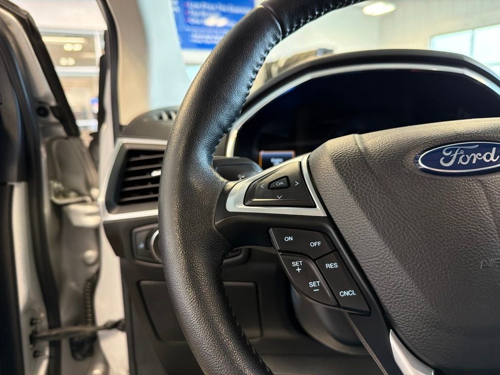 2017 Ford Edge Sport w/ Technology Pkg