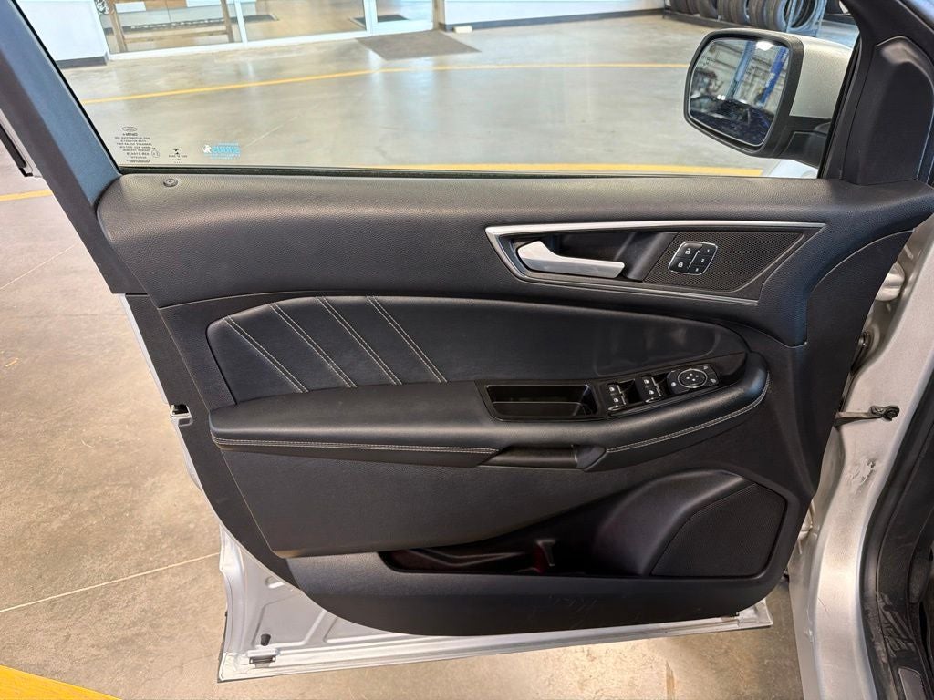 2017 Ford Edge Sport w/ Technology Pkg