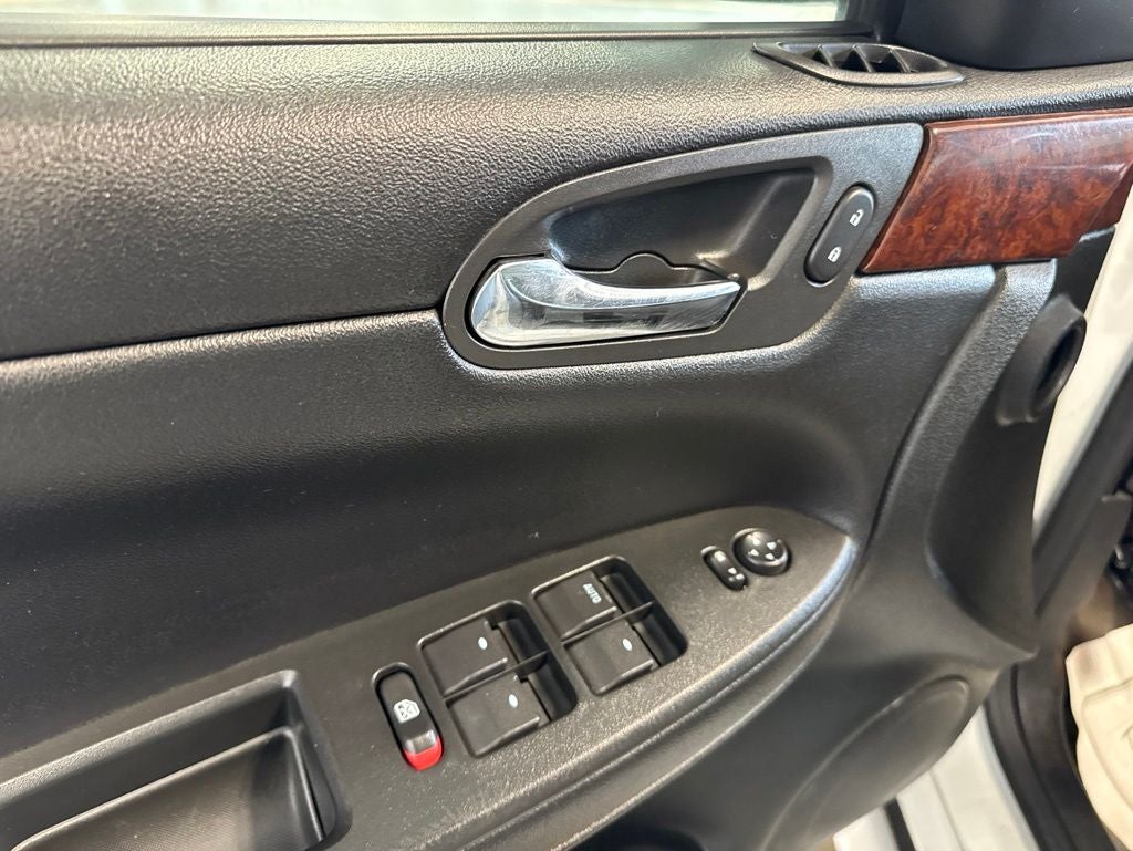 2011 Chevrolet Impala LT 2FL