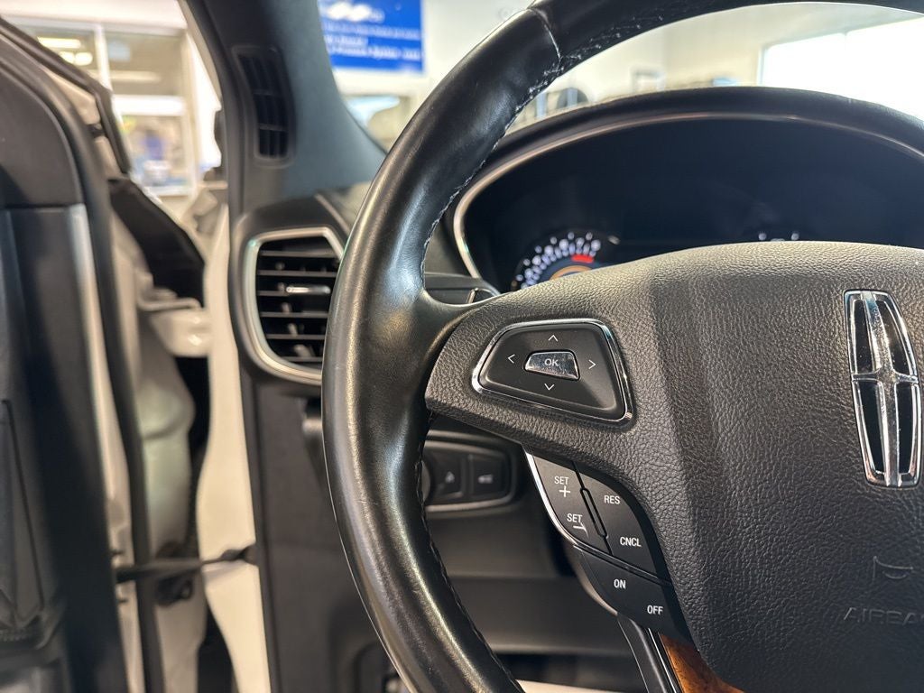 2016 Lincoln MKX Select w/ Nav, Revel Audio & Pano Roof