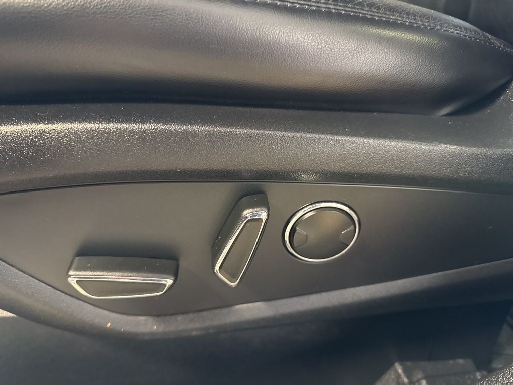 2016 Lincoln MKX Select w/ Nav, Revel Audio & Pano Roof