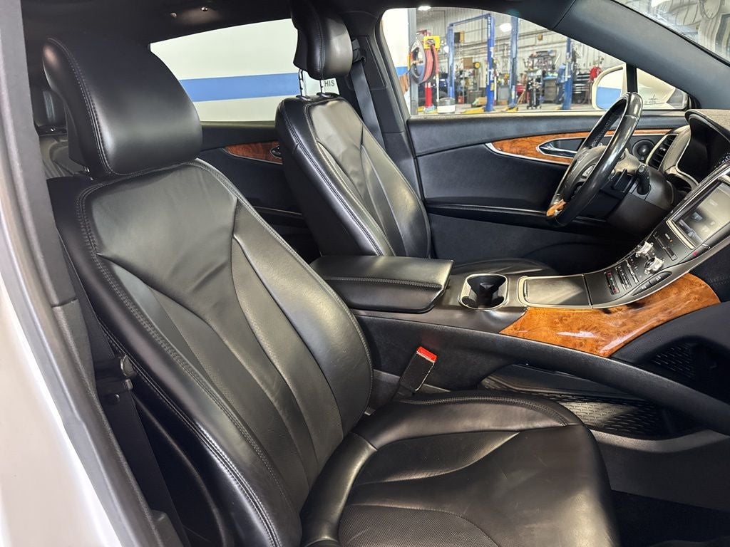 2016 Lincoln MKX Select w/ Nav, Revel Audio & Pano Roof