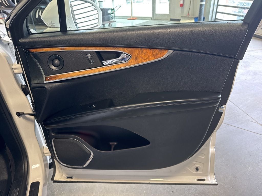 2016 Lincoln MKX Select w/ Nav, Revel Audio & Pano Roof