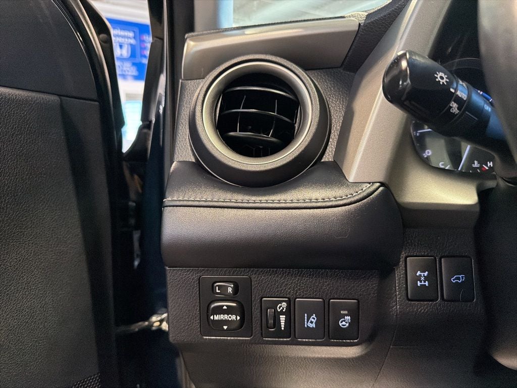 2017 Toyota RAV4 Platinum AWD w/ Nav
