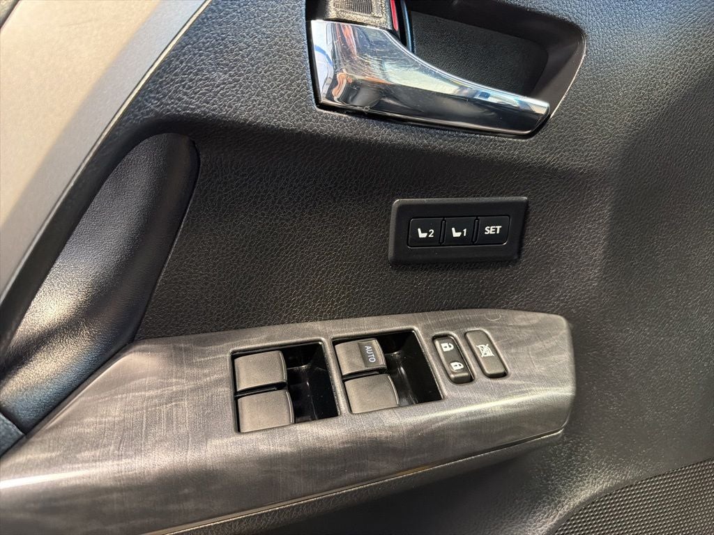 2017 Toyota RAV4 Platinum AWD w/ Nav
