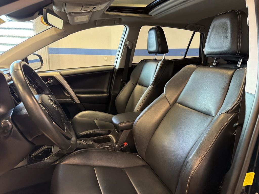 2017 Toyota RAV4 Platinum AWD w/ Nav