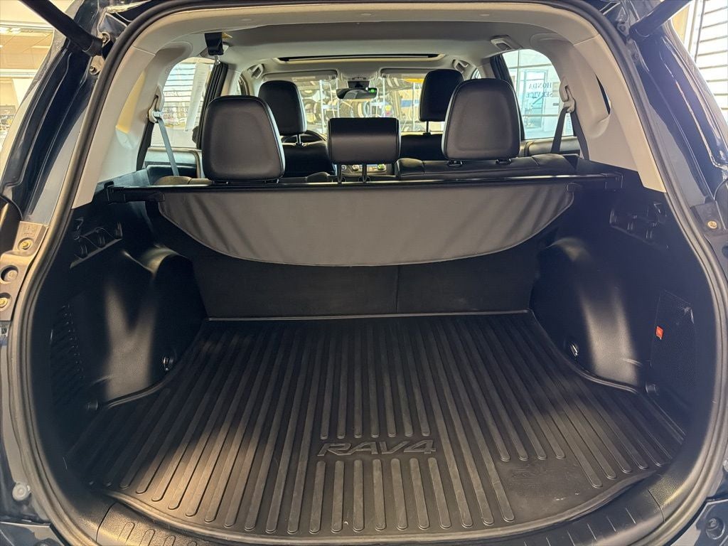 2017 Toyota RAV4 Platinum AWD w/ Nav