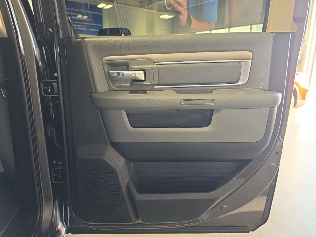 2017 RAM 1500 Big Horn 26S 5.7 HEMI