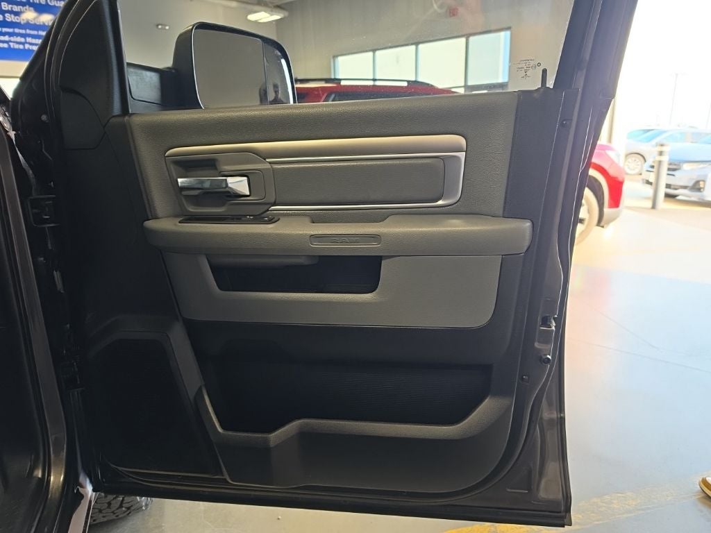 2017 RAM 1500 Big Horn 26S 5.7 HEMI