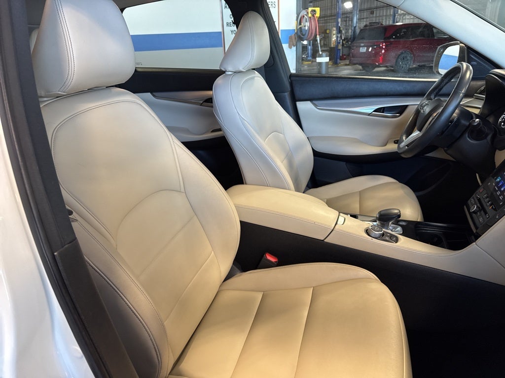 2019 INFINITI QX50 LUXE w/ Nav Pkg