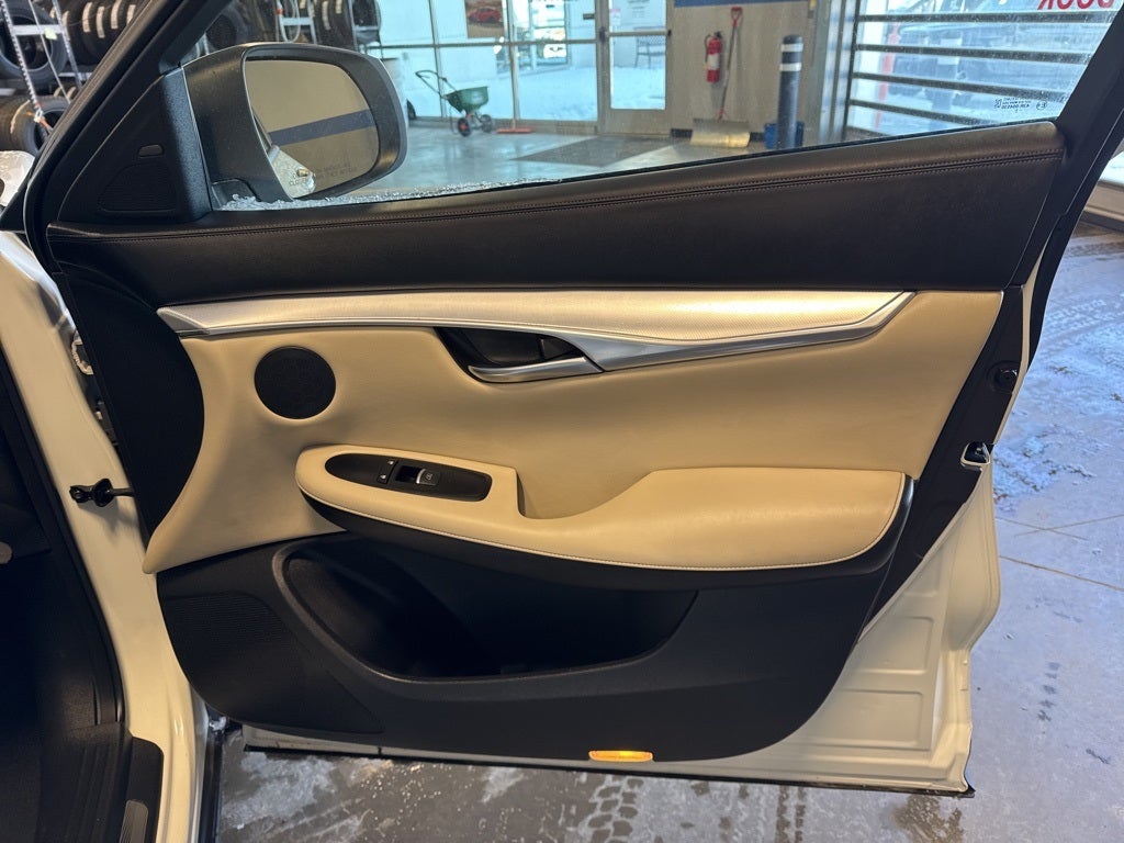 2019 INFINITI QX50 LUXE w/ Nav Pkg