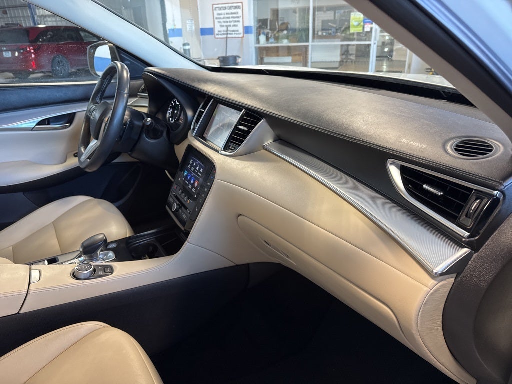 2019 INFINITI QX50 LUXE w/ Nav Pkg