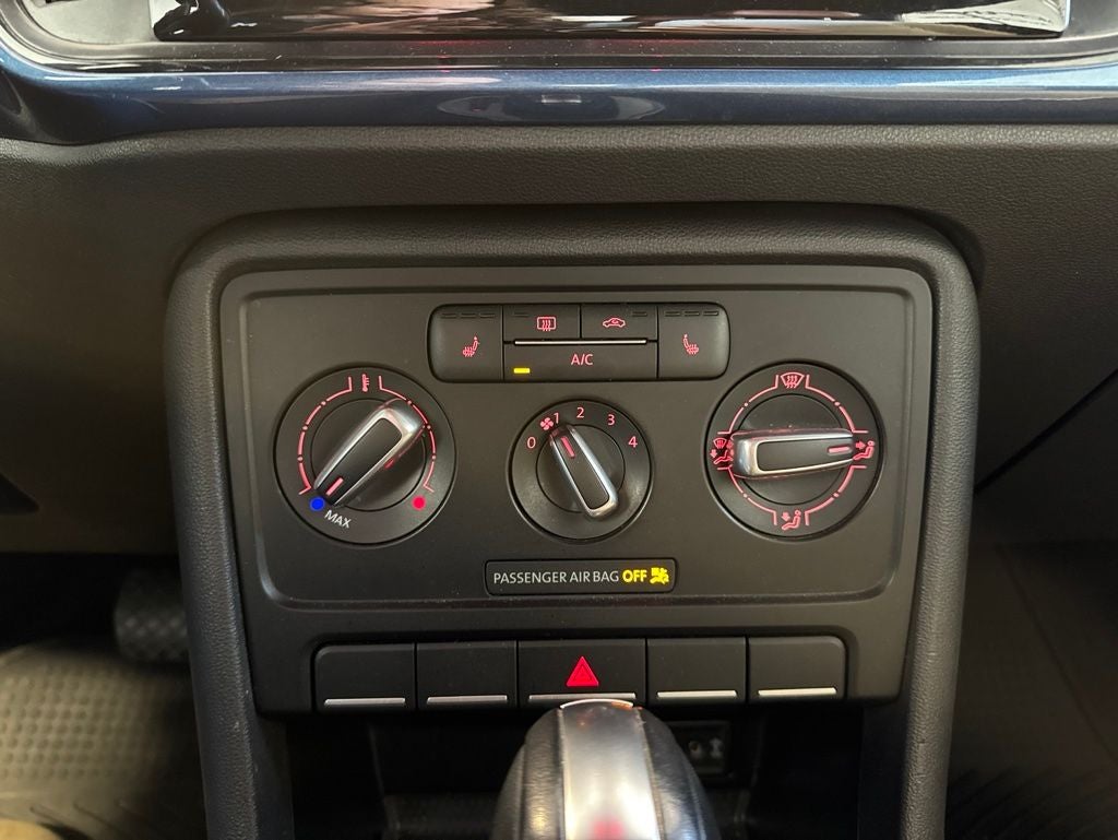 2017 Volkswagen Beetle 1.8T S w/ Nav