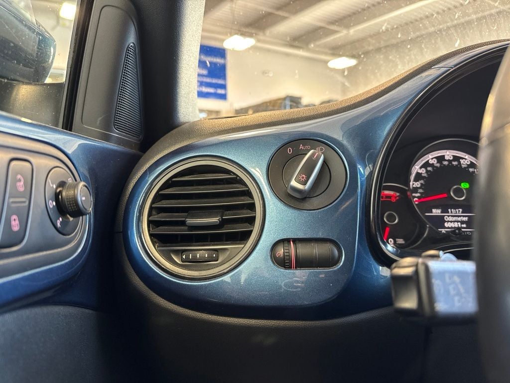 2017 Volkswagen Beetle 1.8T S w/ Nav