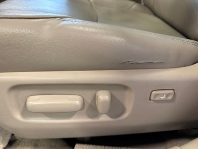 2009 Toyota Avalon XLS V6 w/ Sunroof