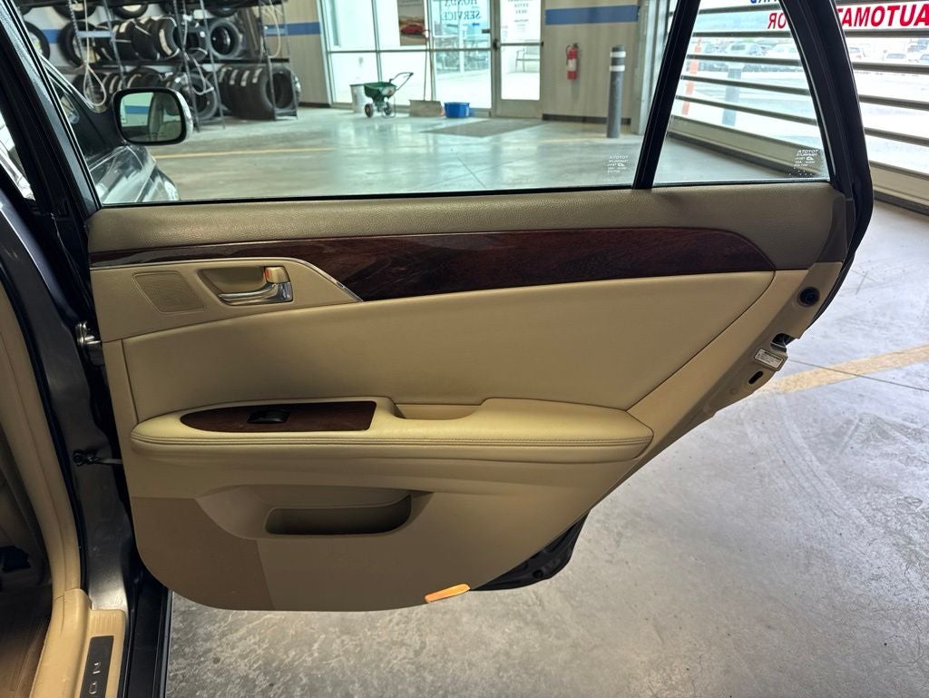 2009 Toyota Avalon XLS V6 w/ Sunroof